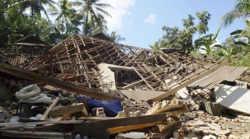 SUMAN 131 MUERTES POR TEMBLOR EN INDONESIA.