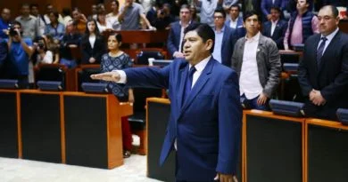 DE REGIDOR TAPATÍO A LA SEC. GRAL DEL CONGRESO DE JALISCO.