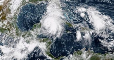 "MICHAEL" TOMA FUERZA Y AMENAZA ZONA DEL CARIBE DE YUCATÁN HASTA FLORIDA