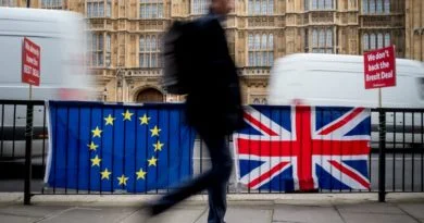 APLAZADA LA SALIDA DE INGLATERRA DE LA UNION EUROPEA.