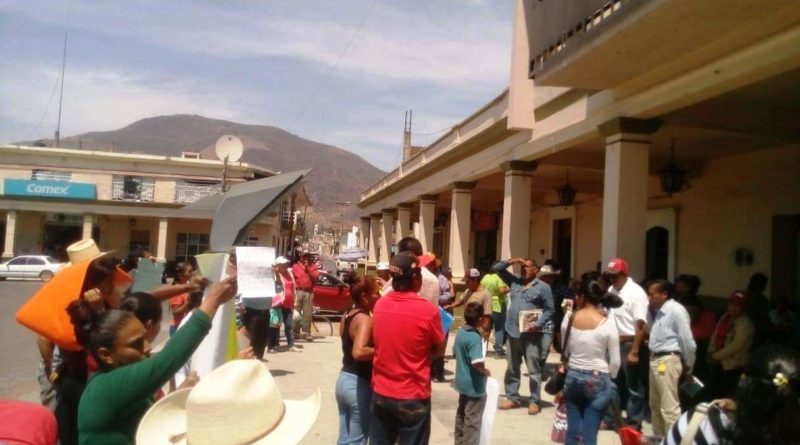 ANTORCHISTAS DEL SUR DE JALISCO DEMANDAN SERVICIOS EN TUXPAN. - Todo En  Noticia