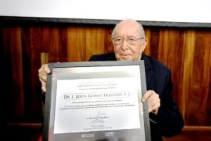 EL PADRE "CHUCHÍN" TRAYECTORIA DE UN SACERDOTE JESUITA, DOCENTE, HISTORIADOR Y GRAN HUMANISTA. EL PADRE "CHUCHÍN" TRAYECTORIA DE UN SACERDOTE JESUITA, DOCENTE, HISTORIADOR Y GRAN HUMANISTA.