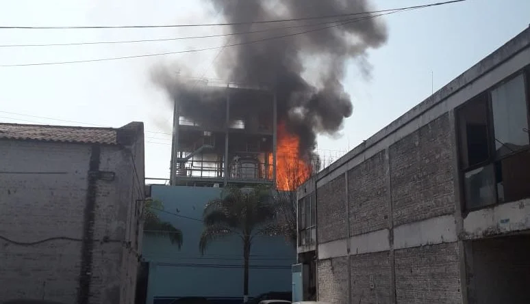 PRENDE ALARMA INCENDIO EN FABRICA DE LA COLONIA DEL FRESNO.
