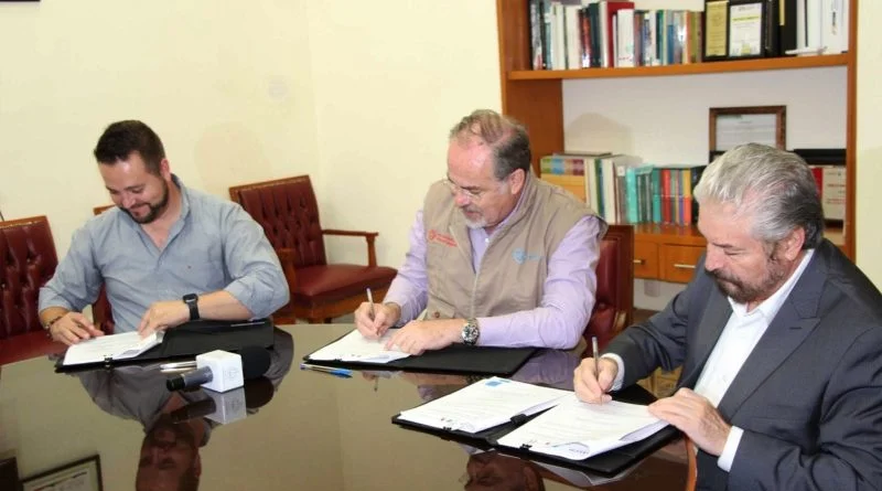 FIRMA CONVENIO SEGURO POPULAR CON CRUZ VERDE GUADALAJARA.