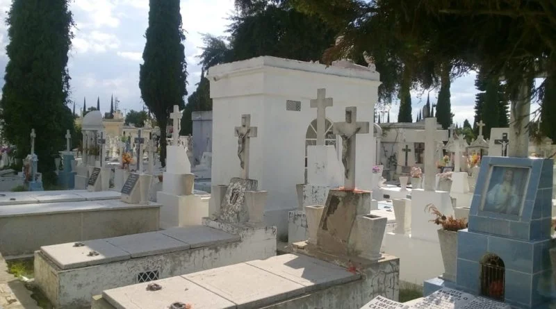 DESAPARECEN CENTENARES DE PLACAS FUNERARIAS EN EL PANTEÓN NUEVO.