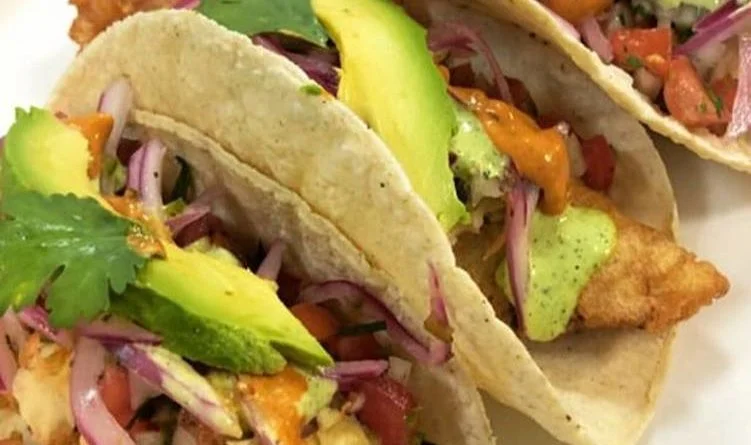 Tacos de pescado con mango, sabor de tierra y mar...