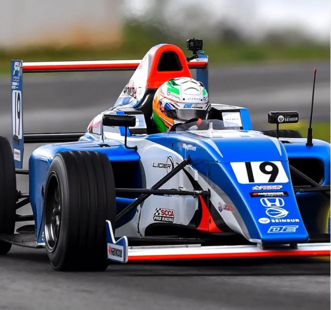 El regio Noel León, busca del campeonato de la F4 US Championship