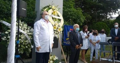 A LOS MÉDICOS CAÍDOS ANTE EL COVID-19, ESTE DÍA DEL MÉDICO