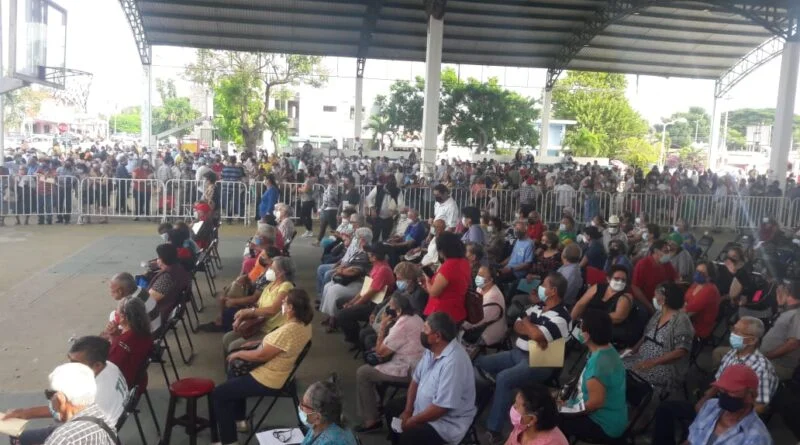 RESPONDEN SEXAGENARIOS AL REFUERZO DE VACUNACIÓN CONTRA COVID-19
