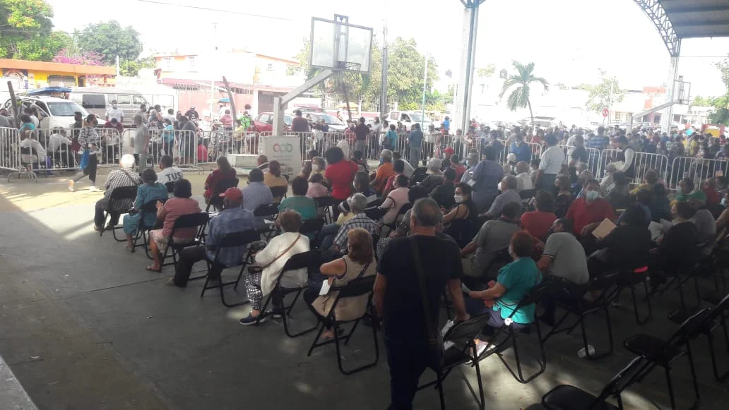 RESPONDEN SEXAGENARIOS AL REFUERZO DE VACUNACIÓN CONTRA COVID-19