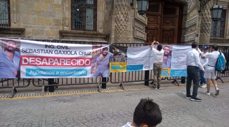 familiares y amigos buscan a sebas