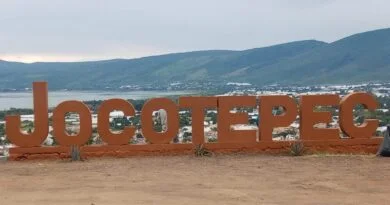 LA URGENCIA DEL PRESIDENTE EN JOCOTEPEC ES POR DINERO Y NO PARA DARLE AGUA AL PUEBLO