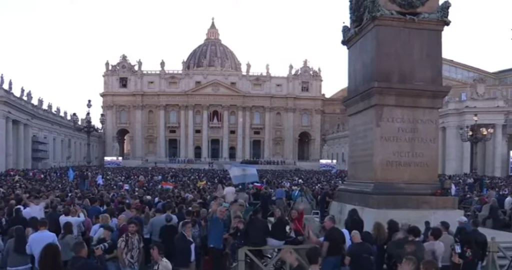 El Papa León XIV Inicia su Pontificado con un Llamado a la Paz y la Unidad papa