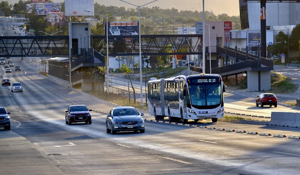 MODELO RUTA EMPRESA AL BORDE DEL COLAPSO Y OPERADORES DENUNCIAN ESCLAVITUD LABORAL MI MACRO
