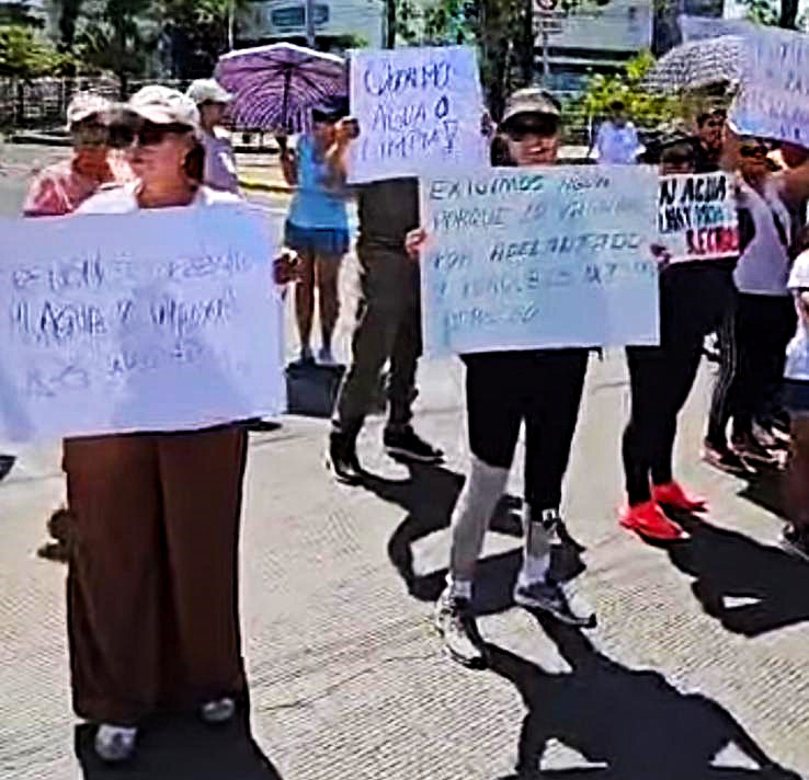 SI EL SIAPA CIERRA LA LLAVE, LOS VECINOS CERRAREMOS LAS VIALIDADES CHAP