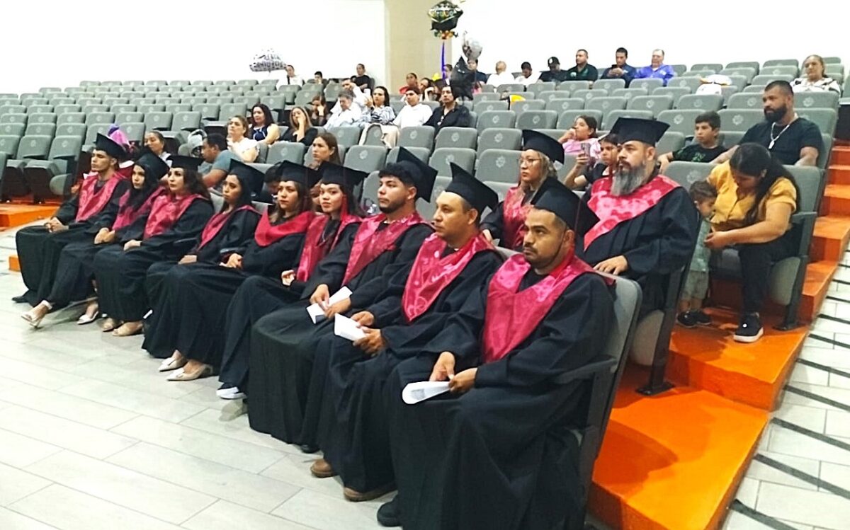 FROC CONLABOR LOGRA UN CENTENAR DE EGRESADOS EN PREPARATORIA EN OCOTLÁN froc