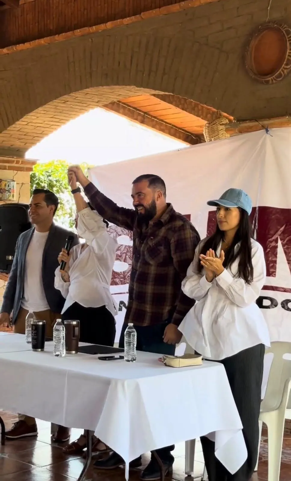 Estaré siempre con Jocotepec, con la gente y con quién nos ayude, doy mi palabra, Bombín Estaré siempre con Jocotepec, con la gente y con quién nos ayude, doy mi palabra, Bombín